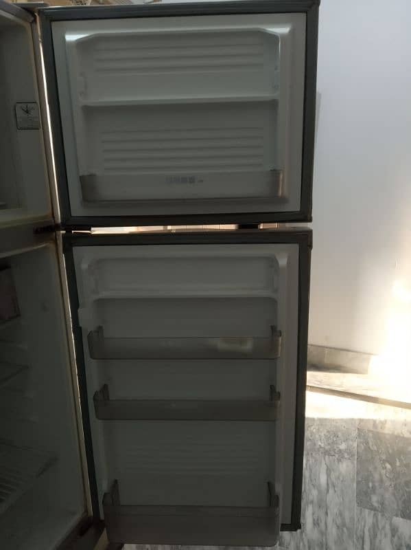 Dawlance Refrigerator for urgent sale 8