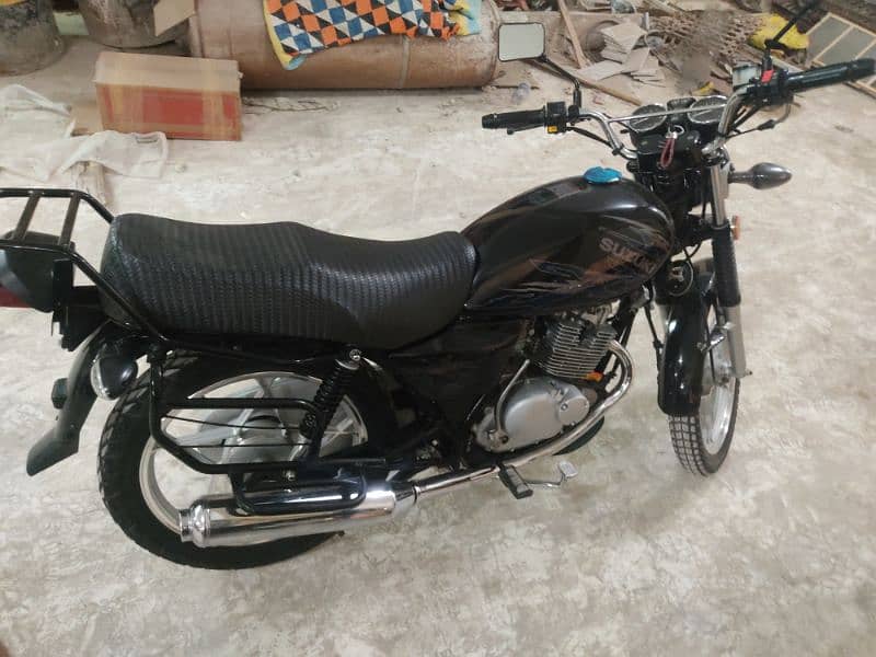 Suzuki GS 150 2022 black 1