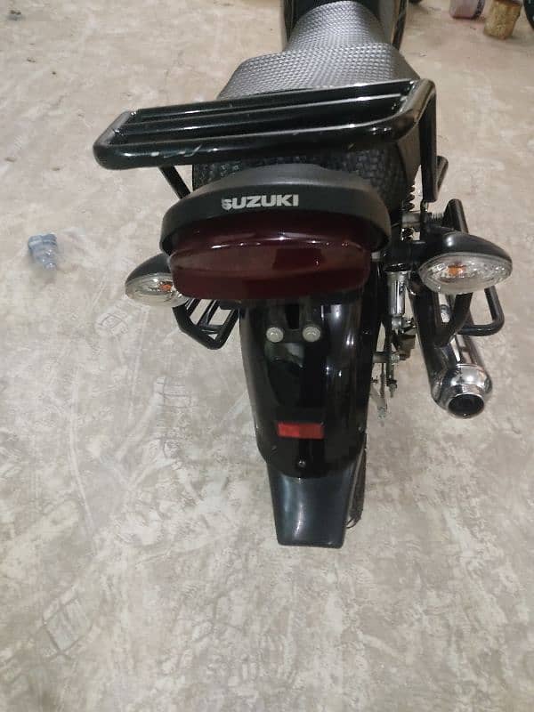 Suzuki GS 150 2022 black 3