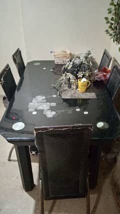 6 seater glass dining table for sale - aik chair thori si broke h