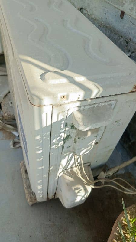 Selling 1 Ton Haier AC DCinverter 4