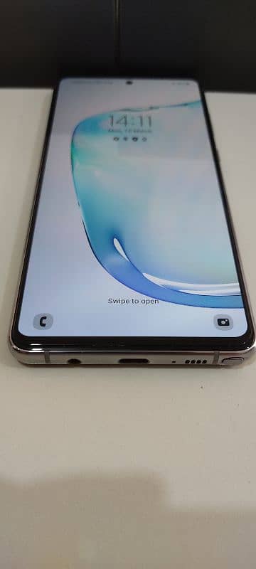 Samsung Note 10 lite 8GB/128GB in excellent condition with box, chargr 11