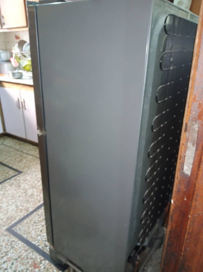 Haier fridge medium neat and clean 1