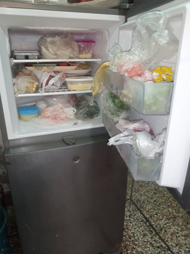 Haier fridge medium neat and clean 3