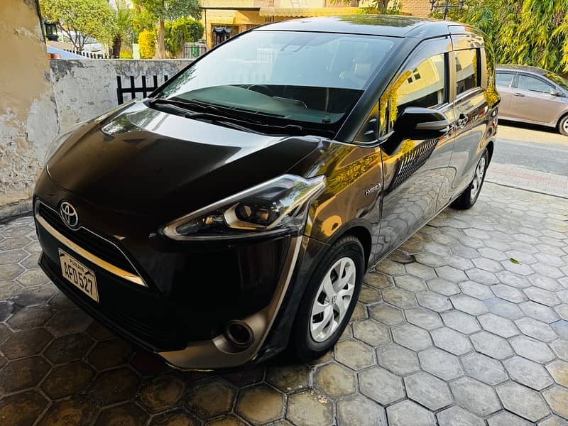 Toyota Sienta Hybrid G 1