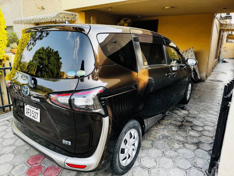 Toyota Sienta Hybrid G 3