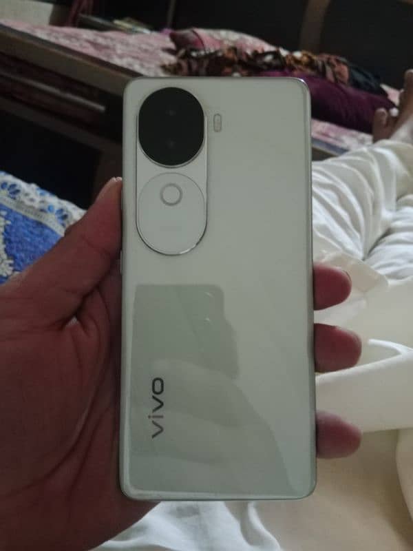 vivo v40e 4