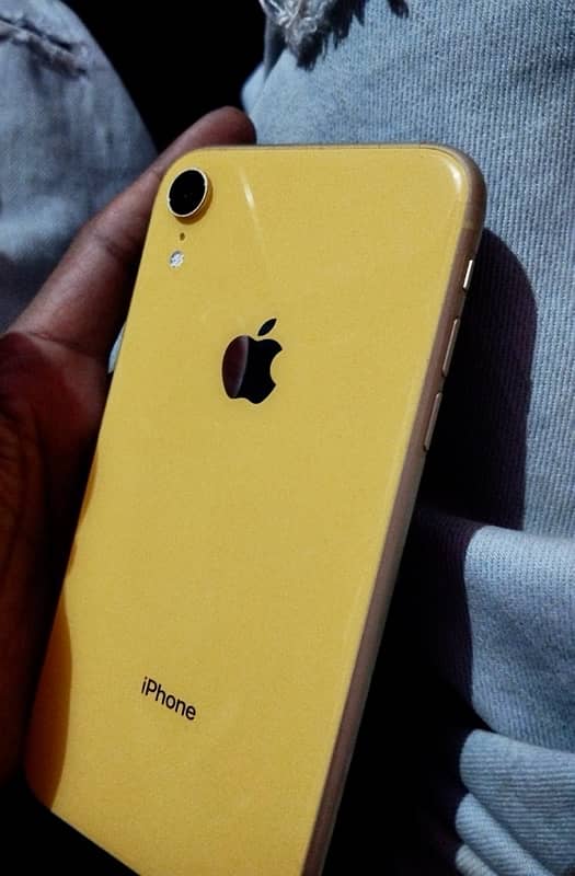 iPhone XR, 128 GB, LLA, factory unlocked in mint condition 5