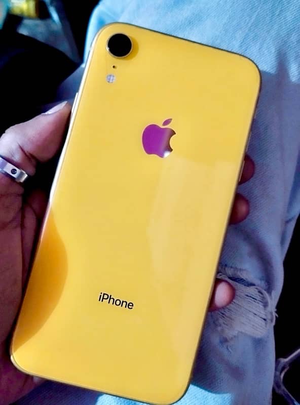 iPhone XR, 128 GB, LLA, factory unlocked in mint condition 0