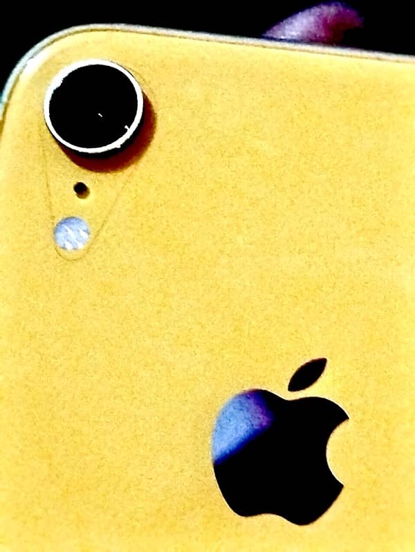 iPhone XR, 128 GB, LLA, factory unlocked in mint condition 1