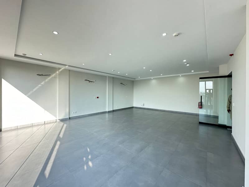 CHEAP 4 Marla Office Floor For Rent in Phase 6 2