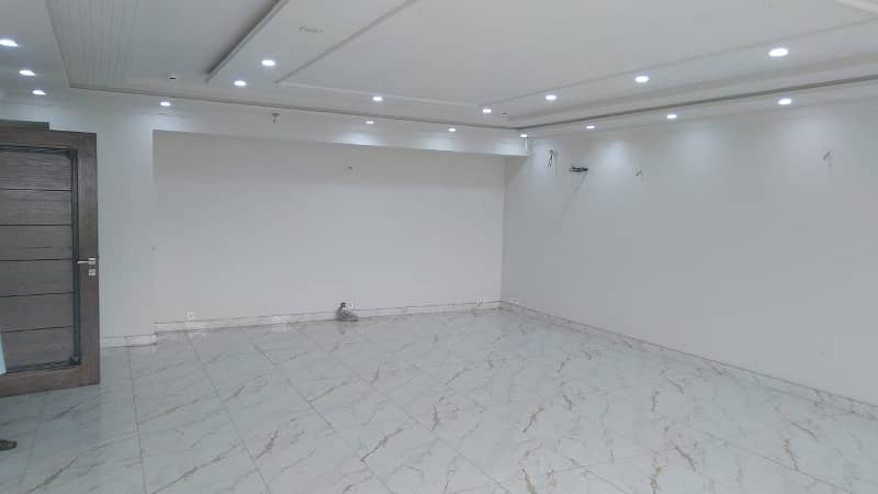 CHEAP 4 Marla Office Floor For Rent in Phase 6 4