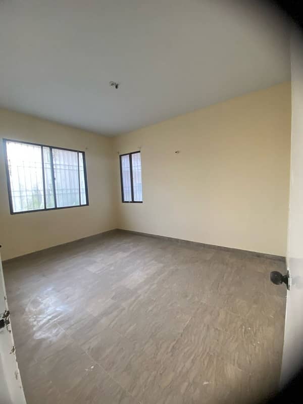 Gulshan Iqbal block13 400 square yards  3 Bed DD 1st floor Rent 90000 Separate intrance Car parking Marble flooring*Code(13286)* 2