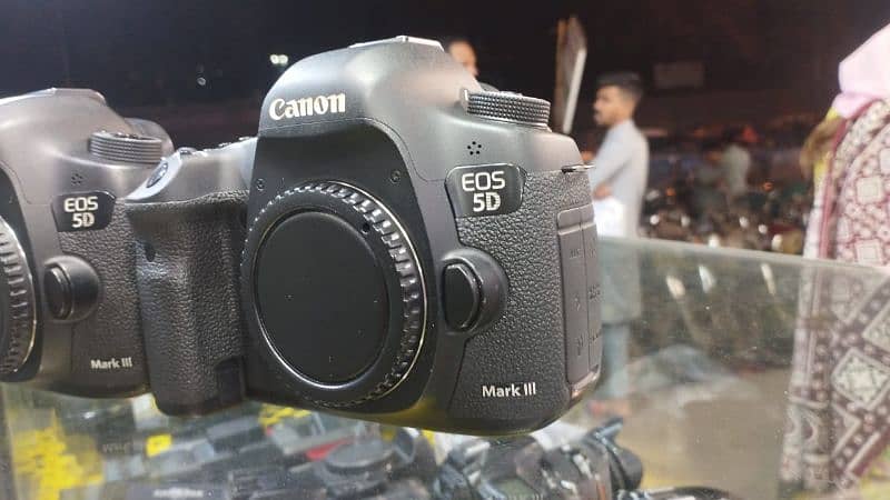 DSLR CAMERA CANON 5D MARK III GENUINE BODY 4