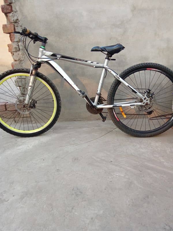 imported cycle with front shocks and Disk brakes 4