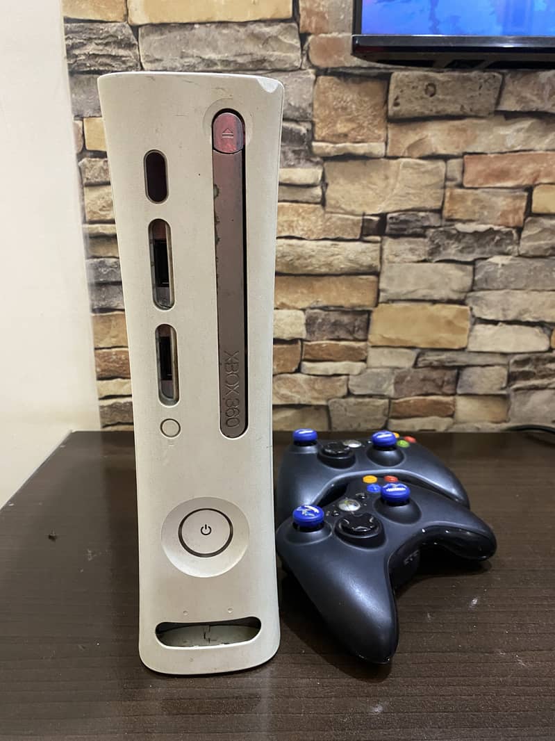 Xbox 360 with 21 games 0