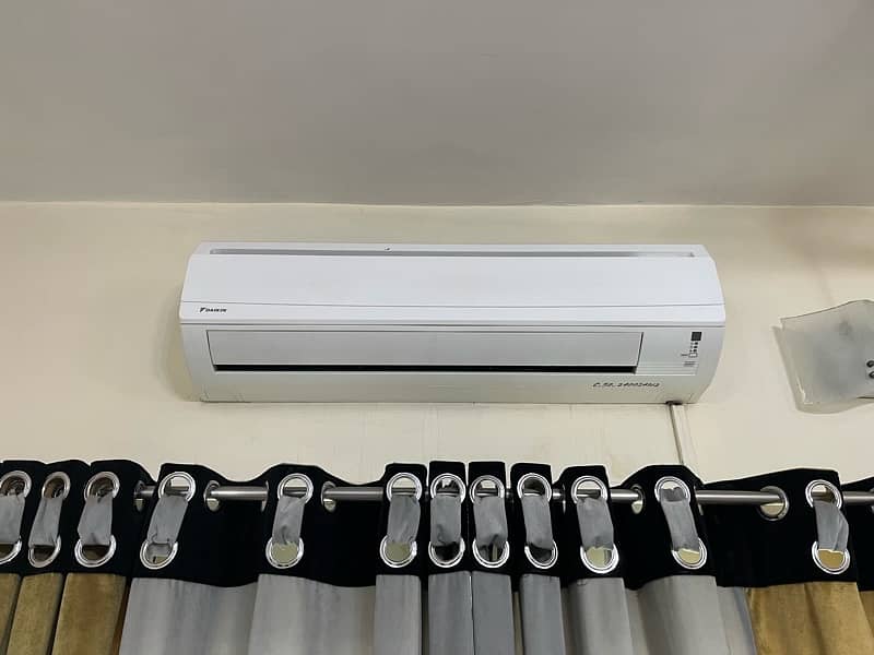 Daikin Air Conditioner Non inverter  1.5 Ton 1