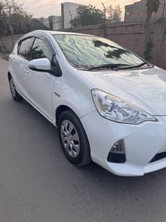 Toyota Aqua  Hybrid 2013 in genuine condition for sale