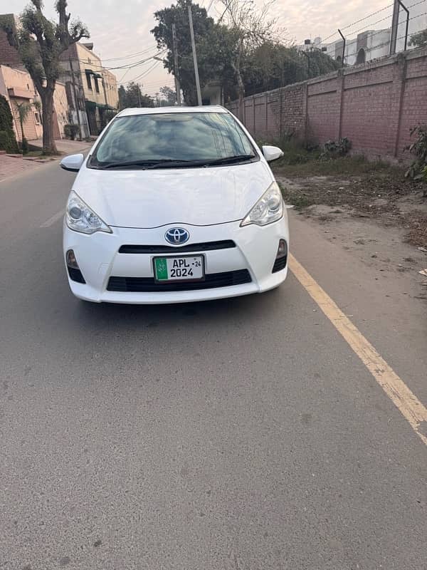 Toyota Aqua  Hybrid 2013 in genuine condition for sale 1