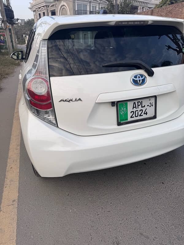 Toyota Aqua  Hybrid 2013 in genuine condition for sale 3