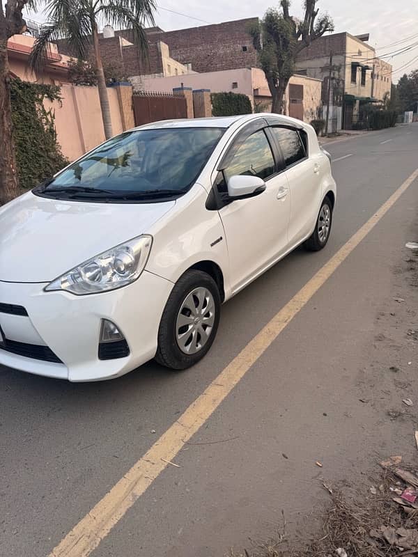 Toyota Aqua  Hybrid 2013 in genuine condition for sale 4