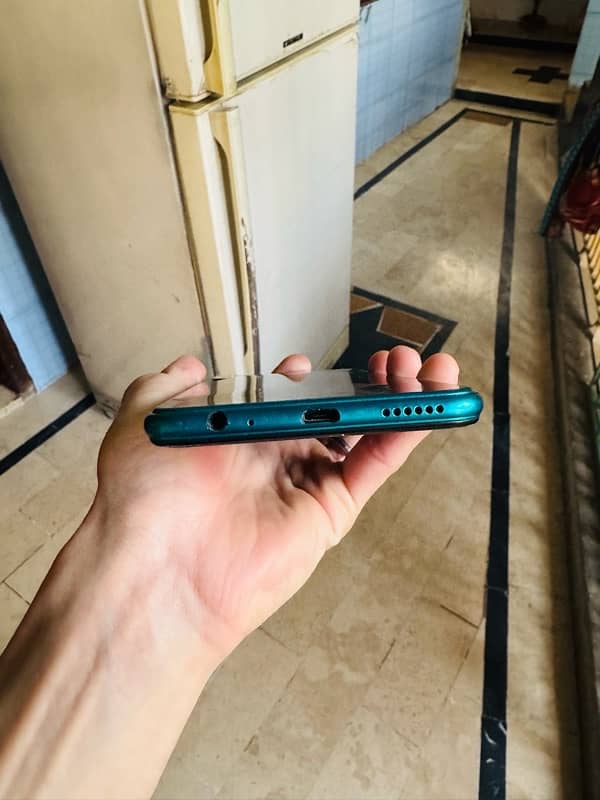 infinix s5 Lite 4:64 box and mobile 1