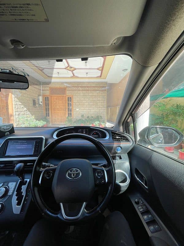 Toyota Sienta 2015 0