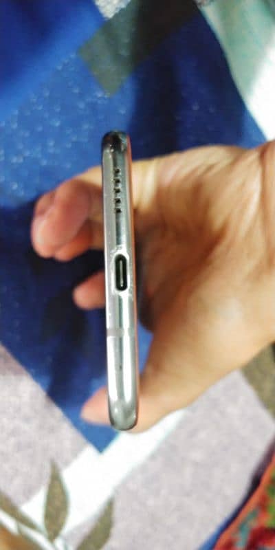 LG V35ThinQ urgent sale. 3