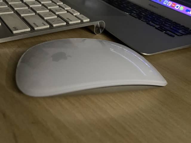 Apple Mouse wireless model a1296 3vdc 1