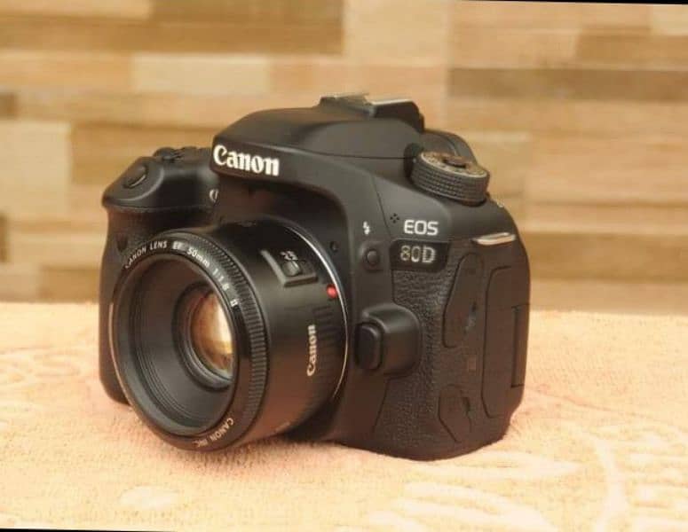 DSLR Cannon 80D Camera 1