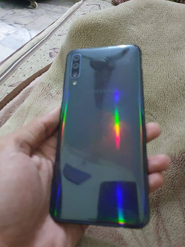 iam selling samsung a50 4/128 2