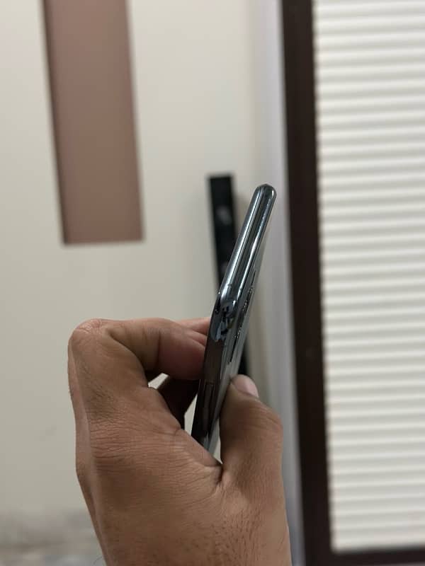 Apple iphone 11 pro 3