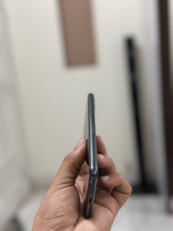Apple iphone 11 pro 4
