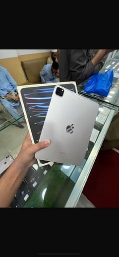 ipad pro 4th generation m2 128 92 health 10/10 with packing