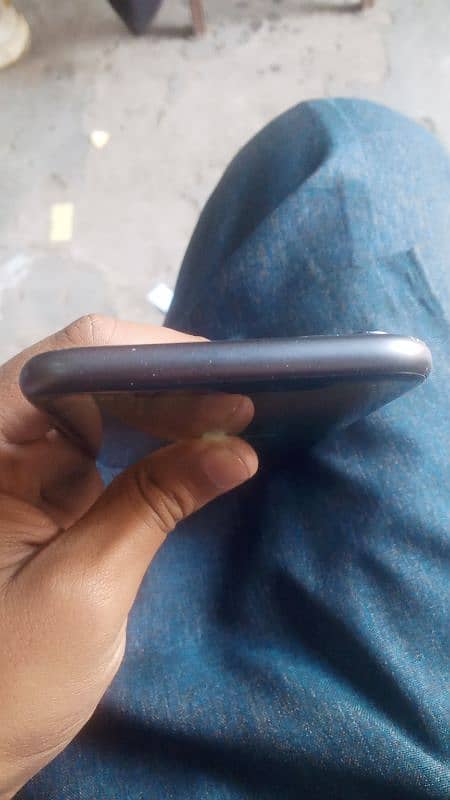 iPhone 11 64 GB (exchange possible) 3