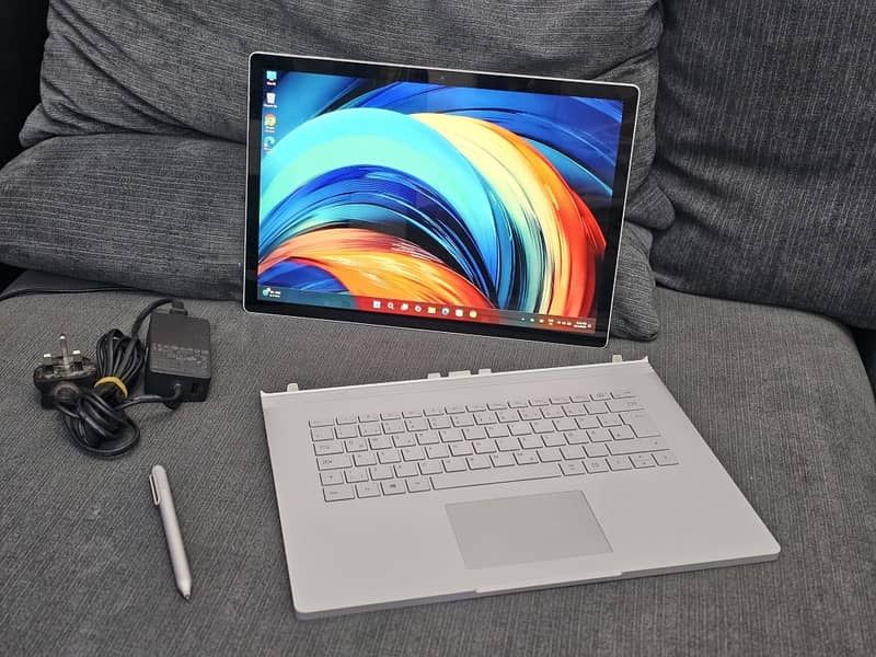 Surface Book 2 Laptop (6gb Nvidia GTX) 15 inch 4k touch Core i7/16gb/5 0