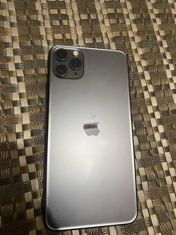 i phone 11 pro max non pta 9/10 condition 2