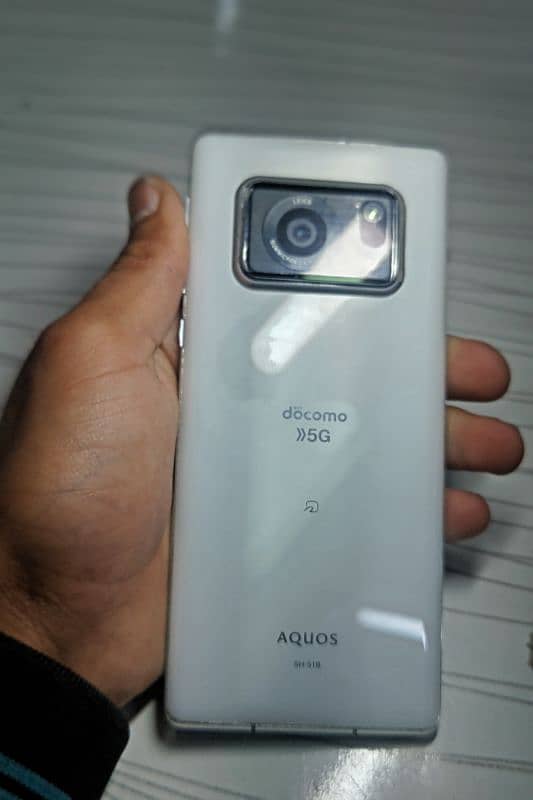 Sharp Aquos R6 3