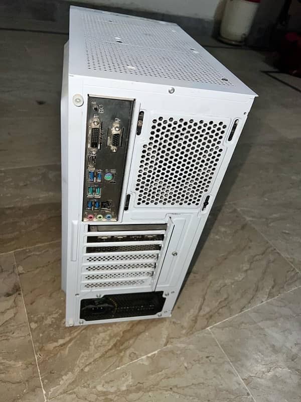 R5 5600 RX6600 Gaming PC new condition 3