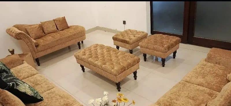 7 seater sofa 2 side table 1 Dewan 4