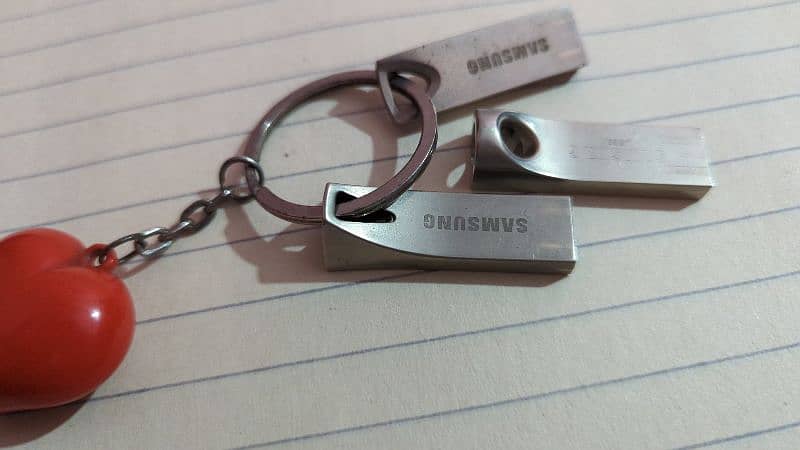 32 GB Samsung USBs with 3.1 mbs speed 1