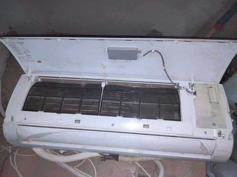 Haier DC inverter AC 1 TON 2 months used urgent sale 1