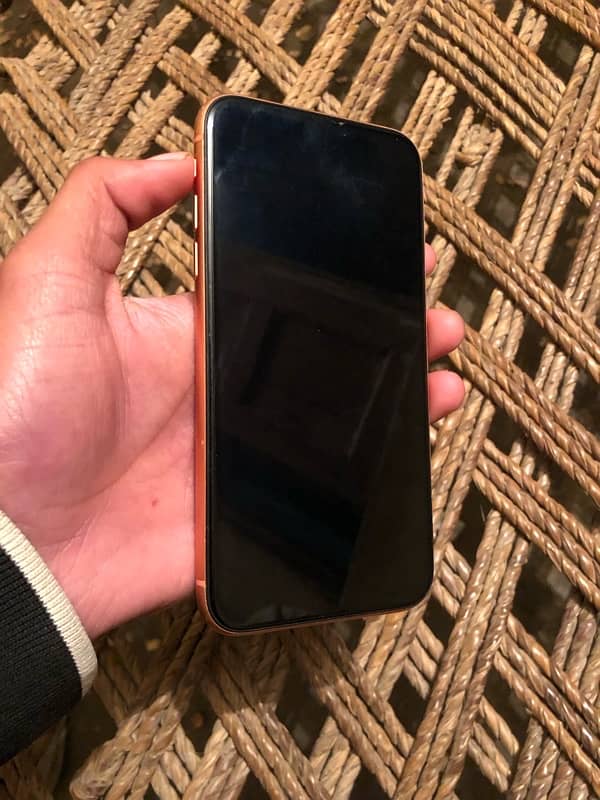 iPhone XR 1