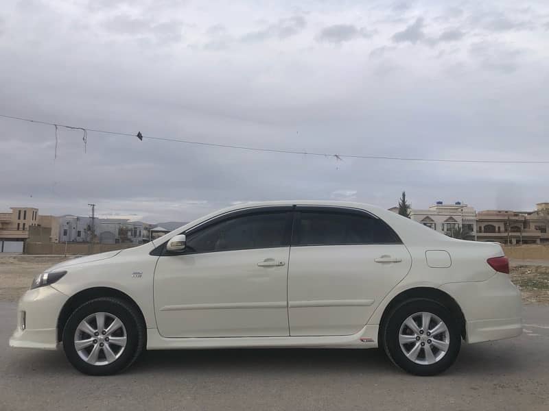 Toyota Corolla Altis 2013 3