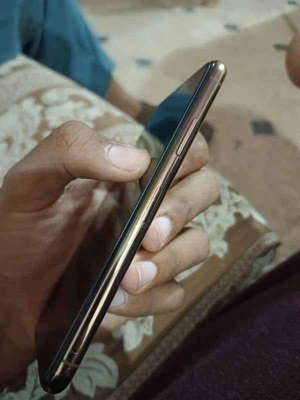 iPhone xs PTA 4