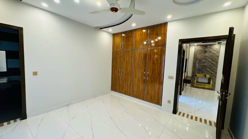 10 Marla Luxury Brand New House In Bahria Town For Sale 12