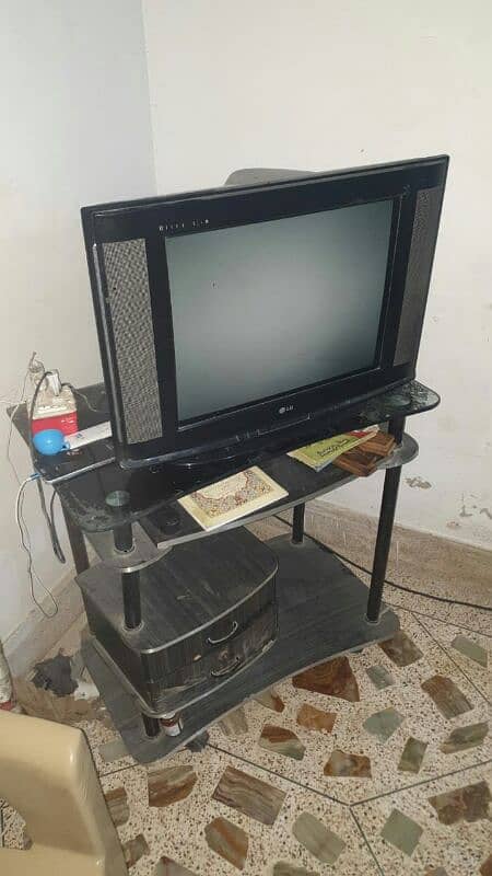 TV + Trolley 8