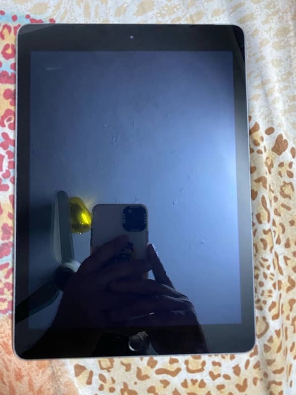 ipad 5th generation MDM 32gb all ok just finger print off 0