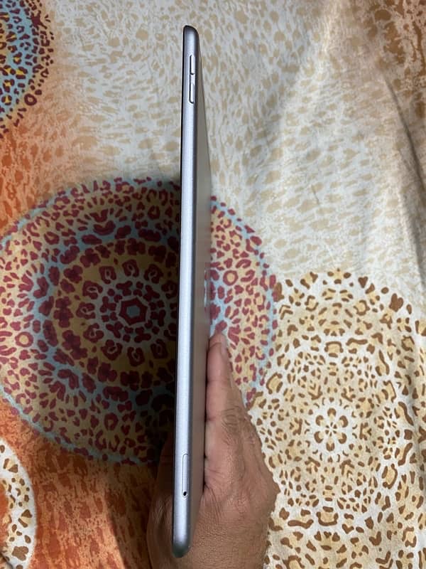 ipad 5th generation MDM 32gb all ok just finger print off 6