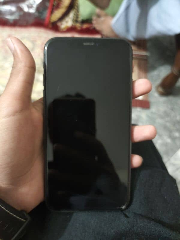 iphone 11 lush condition 3